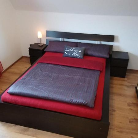 Private Zimmer bei der Weser-Ems-Halle Oldenburg Exterior foto