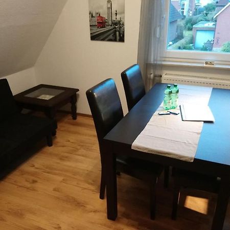 Private Zimmer bei der Weser-Ems-Halle Oldenburg Exterior foto