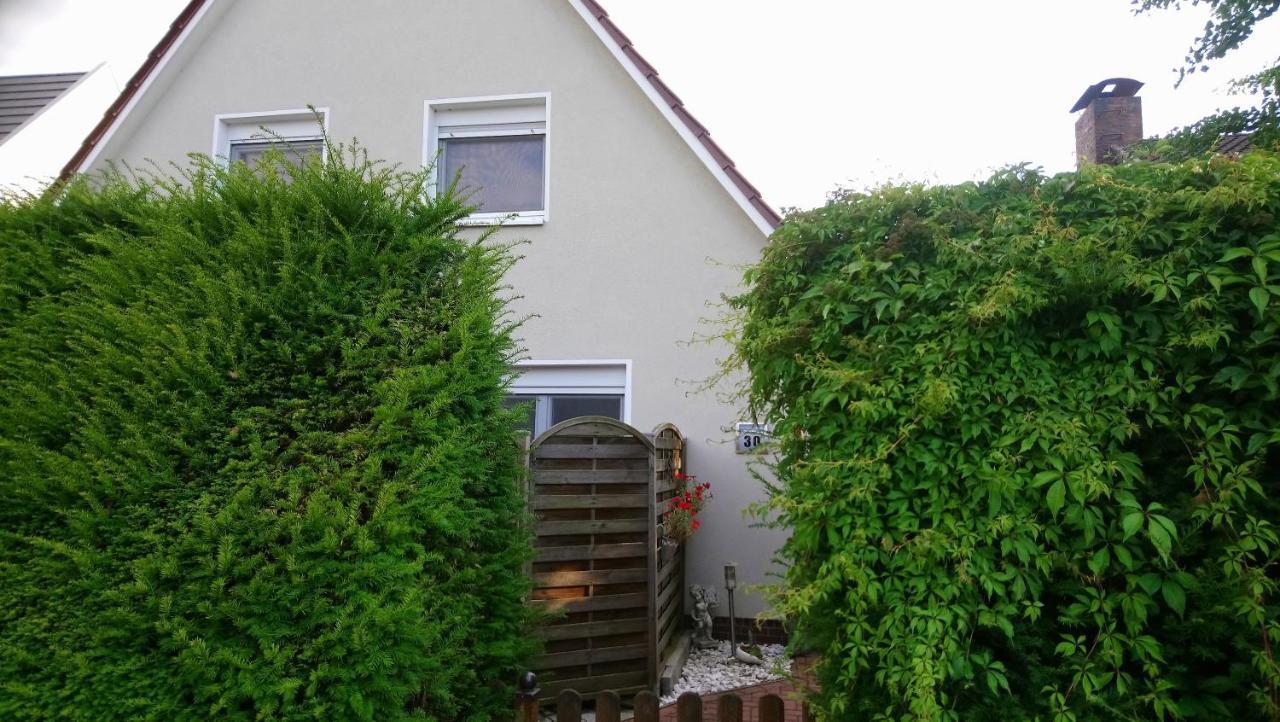 Private Zimmer bei der Weser-Ems-Halle Oldenburg Exterior foto